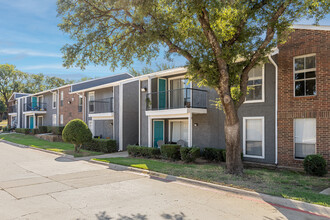 Oak Meadows in Denton, TX - Foto de edificio - Building Photo