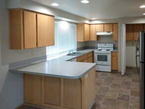 138 Hazelbrook Dr N-Unit -148 in Keizer, OR - Building Photo - Building Photo