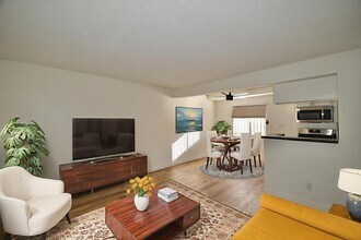 5652 Colfax Ave in Los Angeles, CA - Building Photo - Building Photo