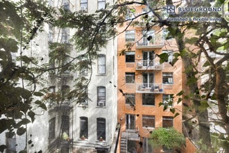 251 W 18th St in New York, NY - Building Photo - Building Photo