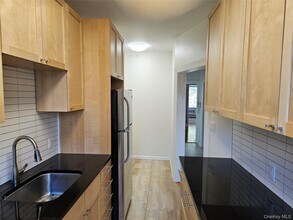48-29 40th St in Queens, NY - Building Photo - Building Photo