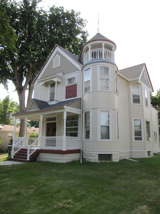 804 S 4th St, Unit 1 in St. Peter, MN - Building Photo