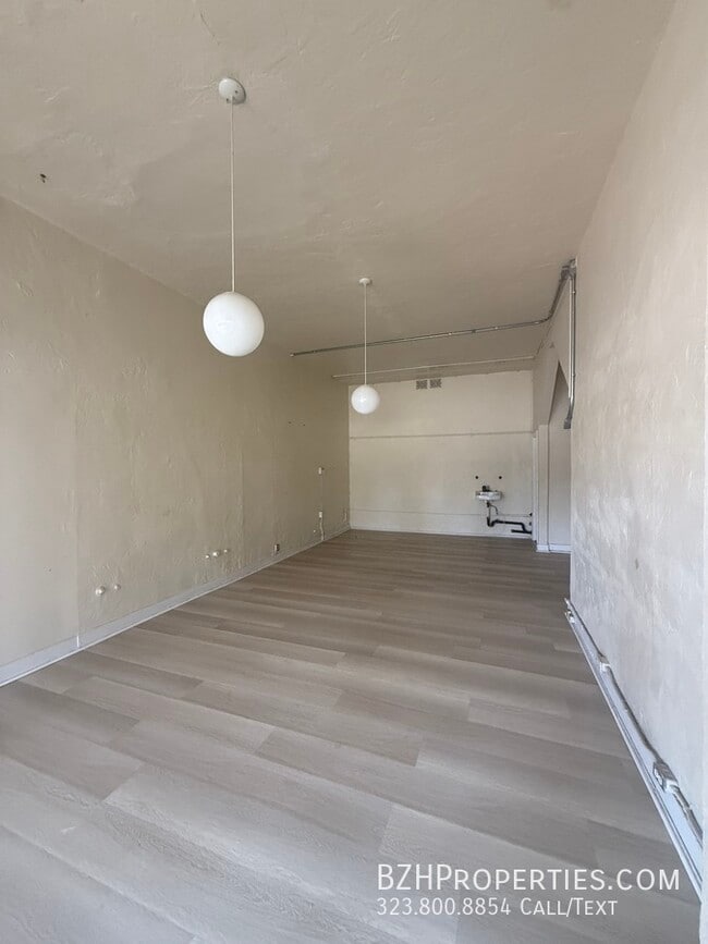 property at 6187 N Figueroa St