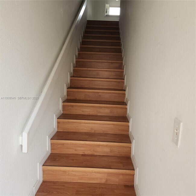 37 W 11th St in Hialeah, FL - Building Photo - Building Photo