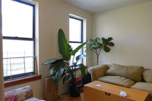 86 Haven Ave, Unit 24 in New York, NY - Building Photo