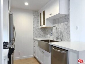 301 S Swall Dr in Los Angeles, CA - Building Photo - Building Photo