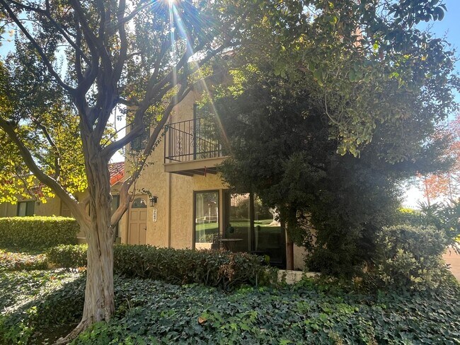 2647 Cortina Dr in Riverside, CA - Building Photo - Building Photo