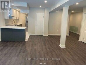 143 Auckland Dr in Whitby, ON - Building Photo - Building Photo