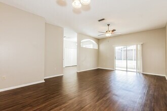 327 Sand Ridge Dr in Valrico, FL - Building Photo - Building Photo