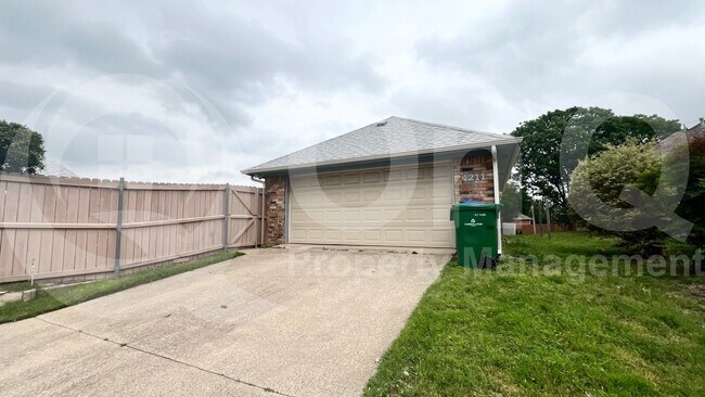 4211 Spurwood Dr in Carrollton, TX - Building Photo - Building Photo