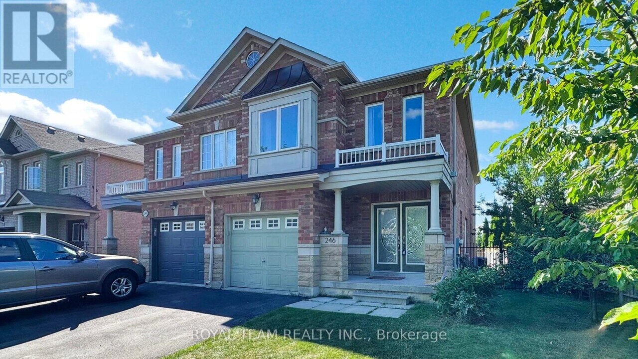 246 Lauderdale Dr in Vaughan, ON - Building Photo