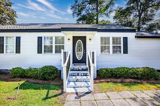 201 Bagley Ave in Hinesville, GA - Building Photo - Building Photo