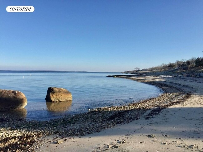 10 Driftwood Ln in East Hampton, NY - Building Photo - Building Photo