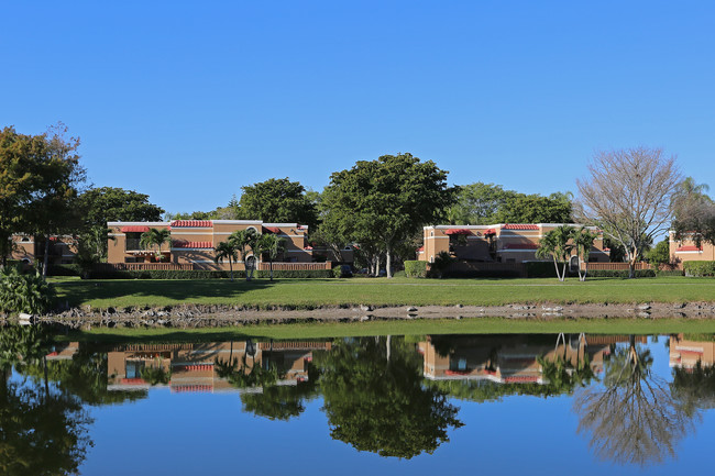 Banyan Lake in Boca Raton, FL - Foto de edificio - Building Photo