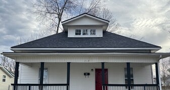 213 Wilson Ave in Johnson City, TN - Building Photo