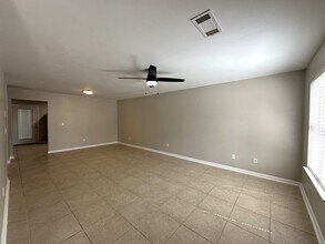 329 Dahlquist Dr in Crestview, FL - Building Photo - Building Photo