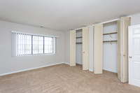 Meadowbrook Apartments in Slingerlands, NY - Building Photo - Interior Photo