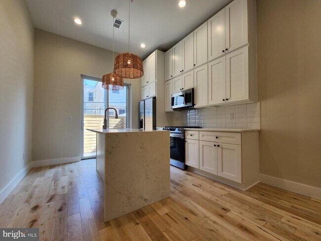 2209 Fernon St in Philadelphia, PA - Building Photo - Building Photo