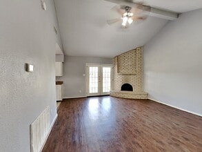 722 E Brown Ln in Deer Park, TX - Building Photo - Building Photo