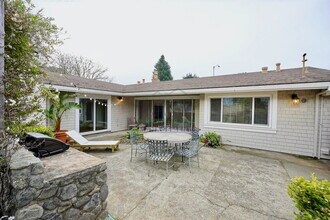 893 Tiburon Blvd in Tiburon, CA - Building Photo - Building Photo