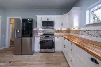 432 N Yodel Ln, Unit 2 in Otis, OR - Building Photo - Building Photo