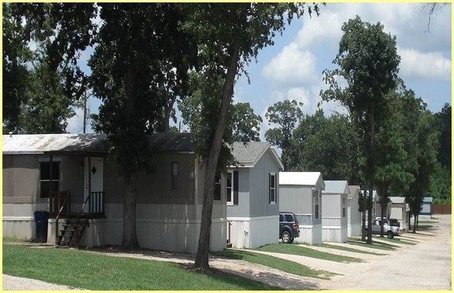 Meadowbrook Mobile Home Park in Lufkin, TX - Building Photo - Building Photo