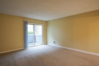 3705 SE 35th Pl in Portland, OR - Building Photo - Building Photo