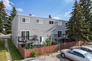 1107 44 St SE in Calgary, AB - Building Photo