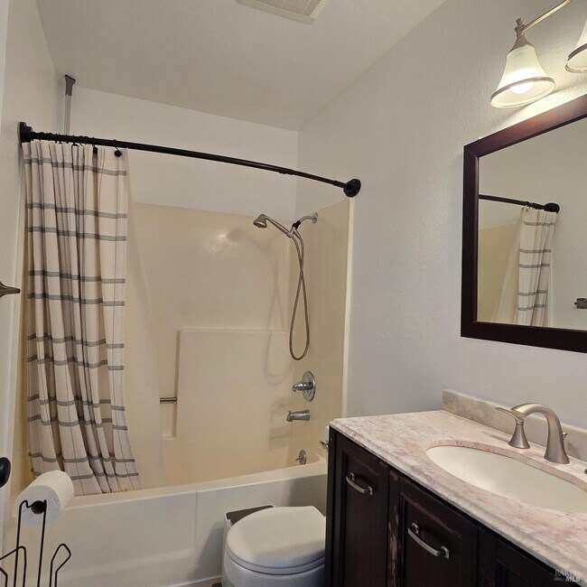 property at 2717 Applewood Dr