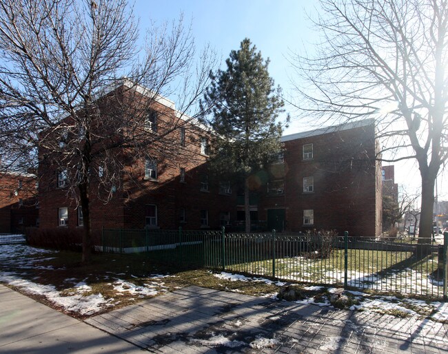 295 Gerrard St E in Toronto, ON - Building Photo - Building Photo