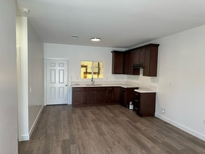 1083 W 9th St in San Bernardino, CA - Building Photo - Building Photo