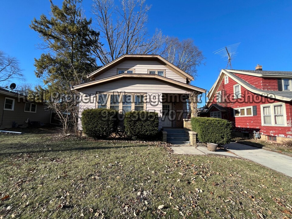 89 Highland Ave in Sheboygan Falls, WI - Building Photo