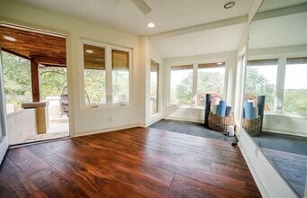 3711 Highland Dr in Austin, TX - Building Photo - Building Photo