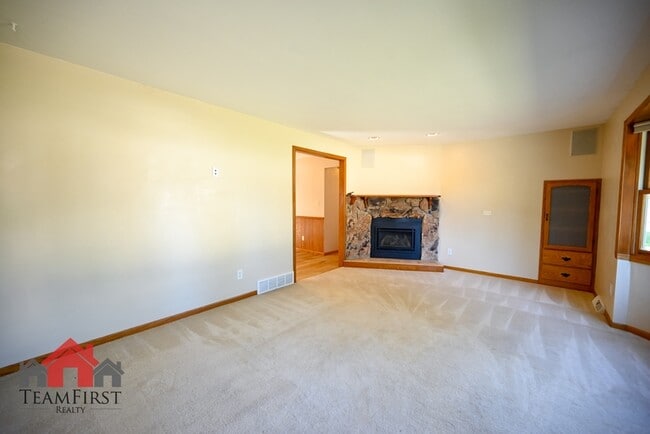 2401 S Walden Ave in Appleton, WI - Building Photo - Building Photo