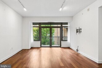 2425 L St NW in Washington, DC - Building Photo - Building Photo