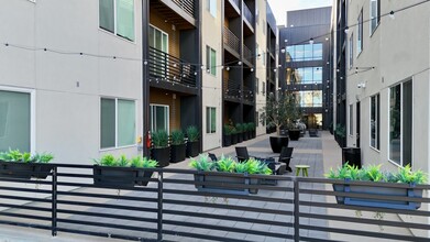 Enso Zen Apartments in Denver, CO - Foto de edificio - Building Photo