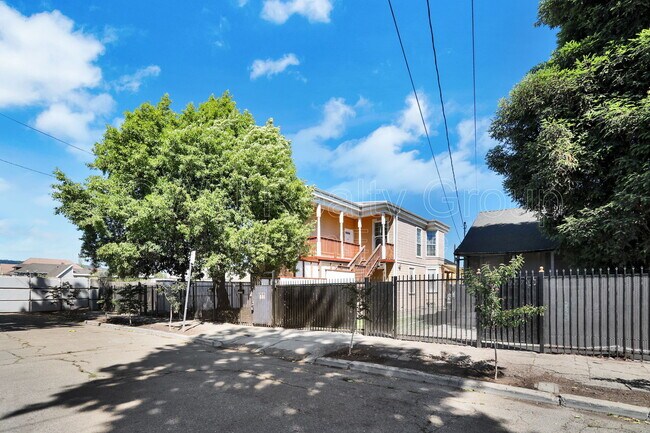 840 36th Ave in Oakland, CA - Building Photo - Building Photo