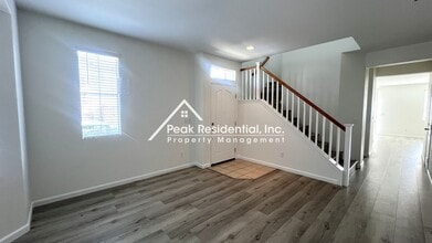 320 Penhow Cir in Sacramento, CA - Building Photo - Building Photo
