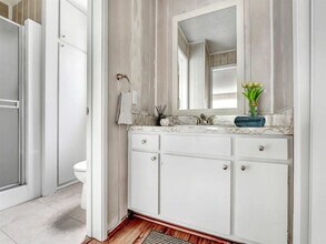 7055 Alabama Ave in Canoga Park, CA - Foto de edificio - Building Photo