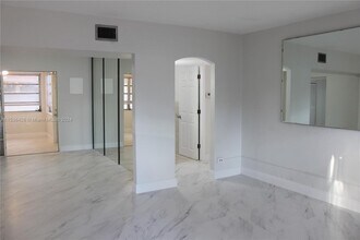 971 E 18th St, Unit 1 in Hialeah, FL - Building Photo - Building Photo