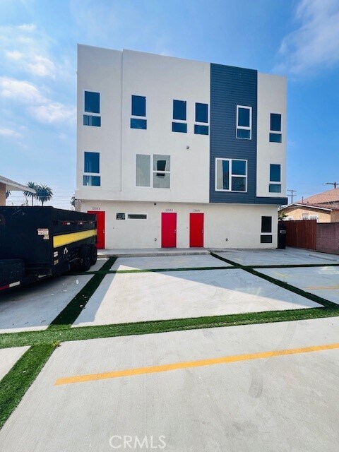1260 Leighton Ave in Los Angeles, CA - Building Photo