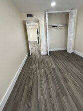 1747 Rodman St, Unit 206 in Hollywood, FL - Foto de edificio - Building Photo