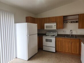 1140 Queen Rd in Venice, FL - Building Photo - Building Photo