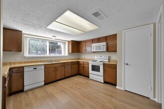 4718 Cypressdale Dr in Spring, TX - Building Photo - Building Photo