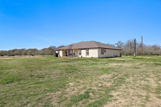 2246 County Line Rd in Dale, TX - Building Photo - Building Photo