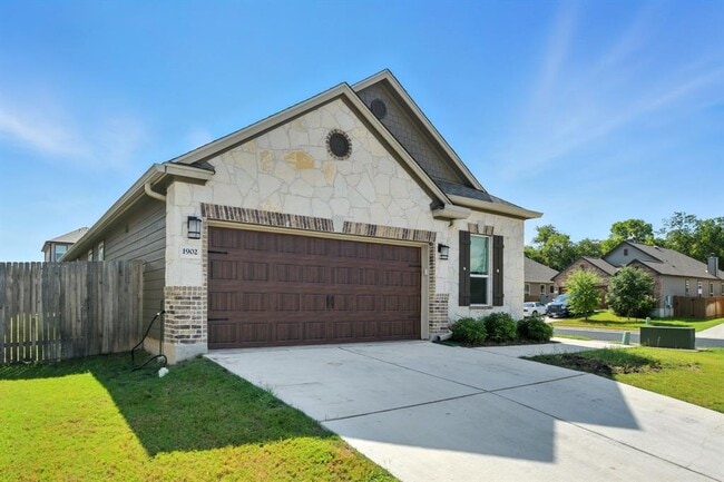 1902 Dragonfly Loop in Bastrop, TX - Foto de edificio - Building Photo