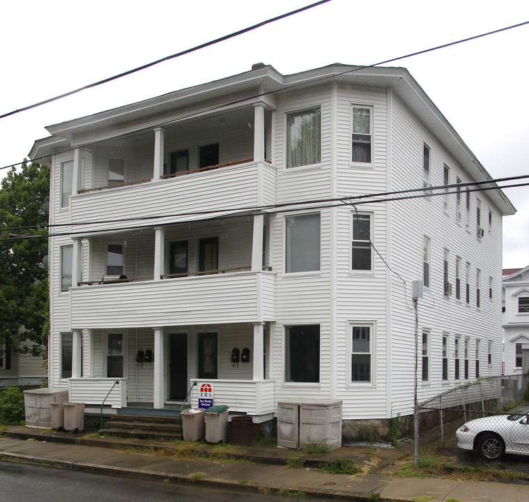 271-273 Coe St in Woonsocket, RI - Foto de edificio