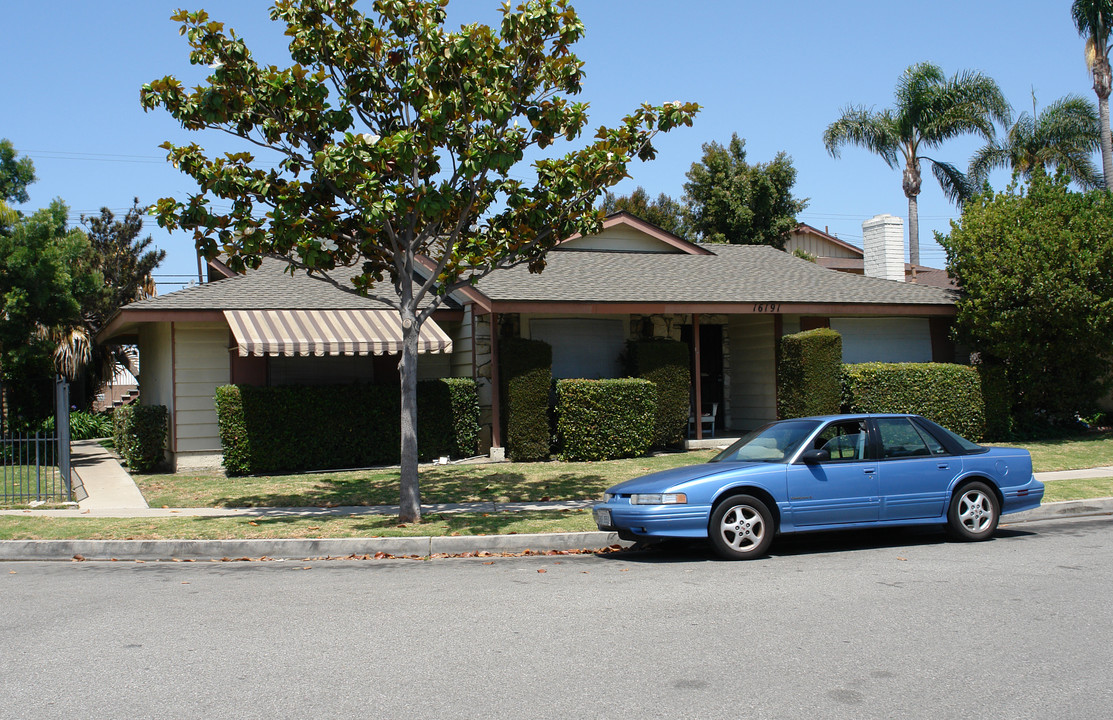 16191 Ganges Ln in Huntington Beach, CA - Building Photo