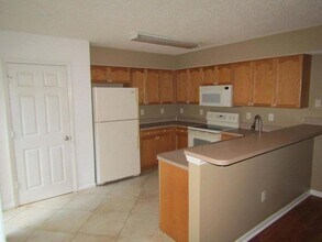 2212 White Pine Cir in Greenacres, FL - Building Photo - Building Photo