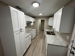 9623 Laneyvale Ave in Dallas, TX - Building Photo - Building Photo